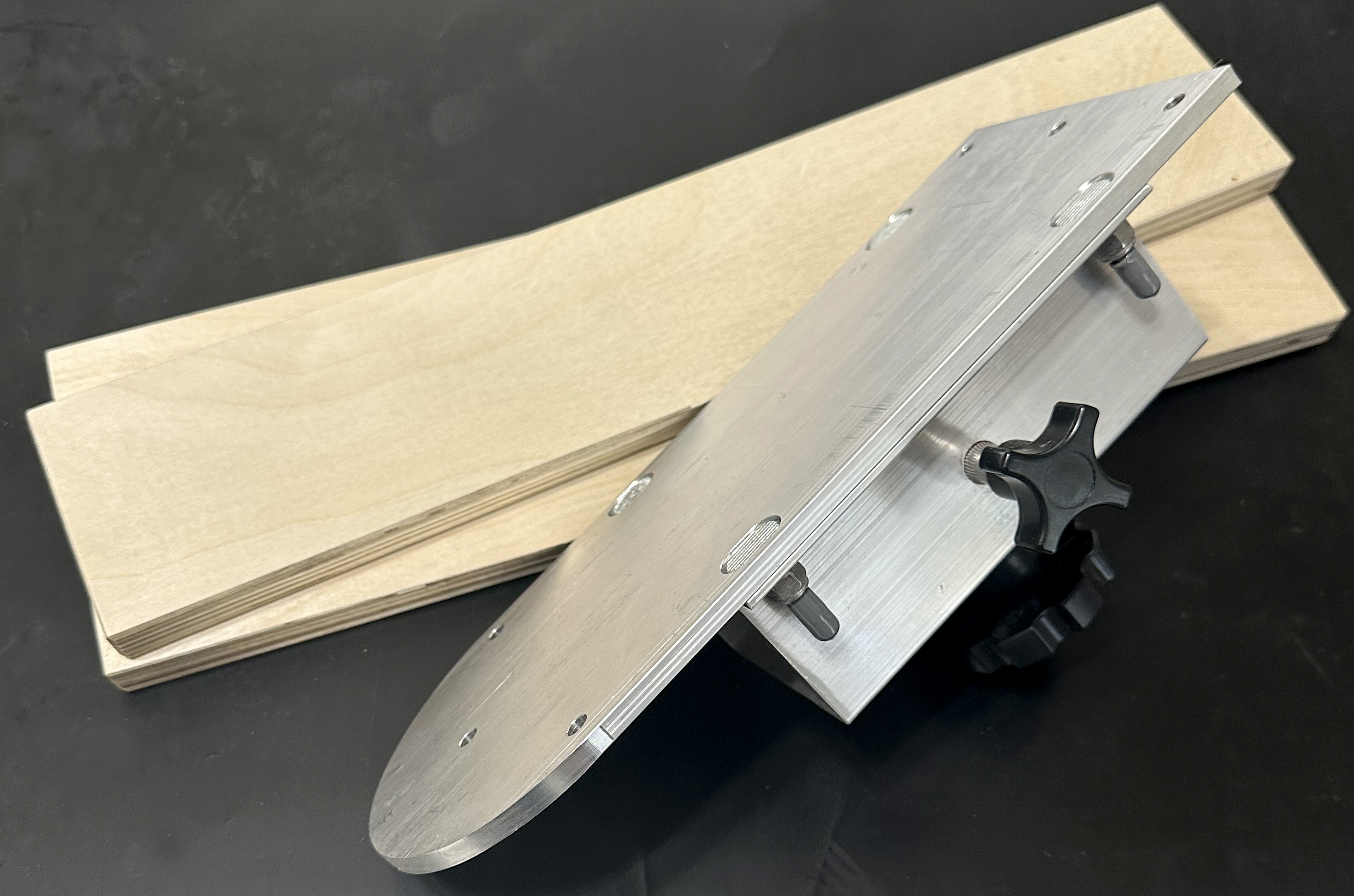 Bison aluminum base plate foundation for screen printing platens that supports scalable production